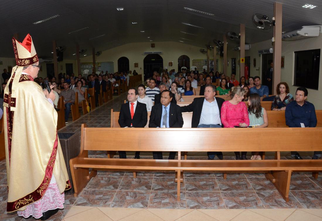 Damaso participa de missa na capital