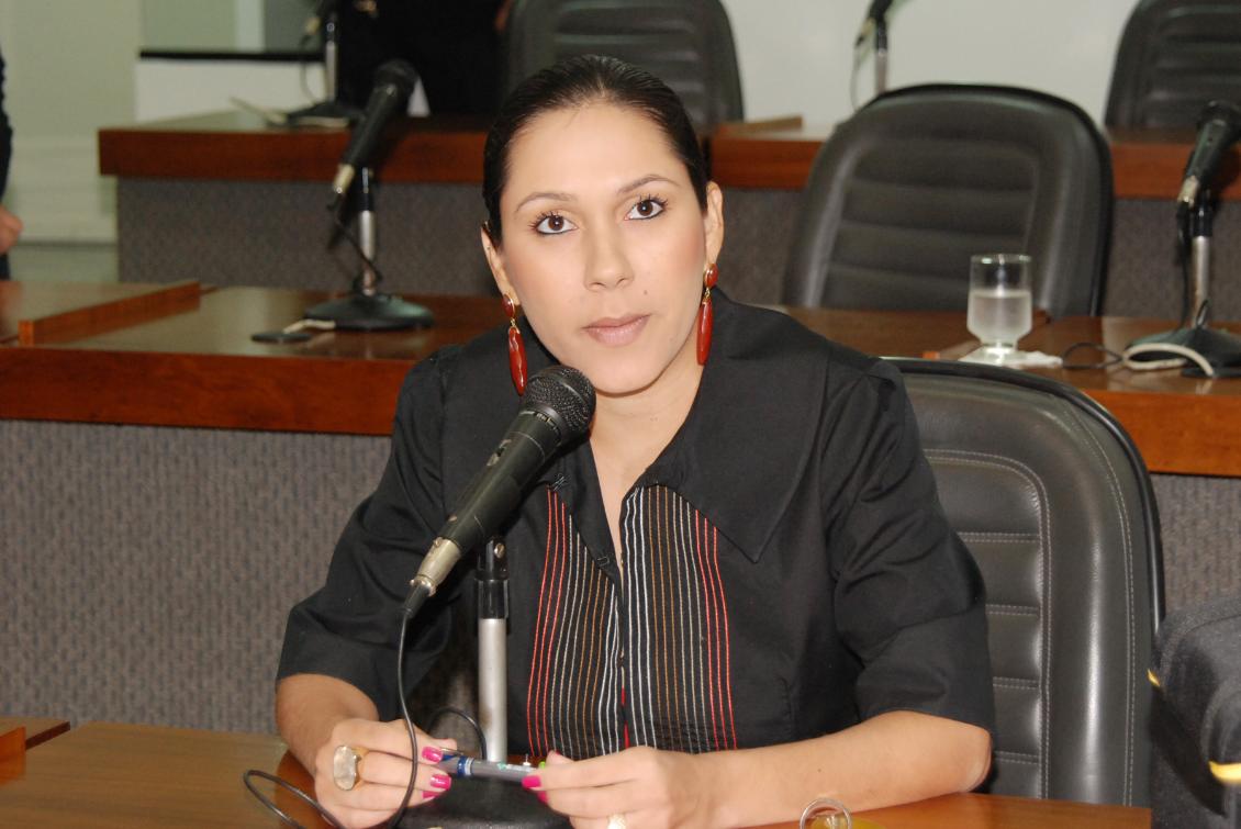 Deputada Luana Ribeira (PR)