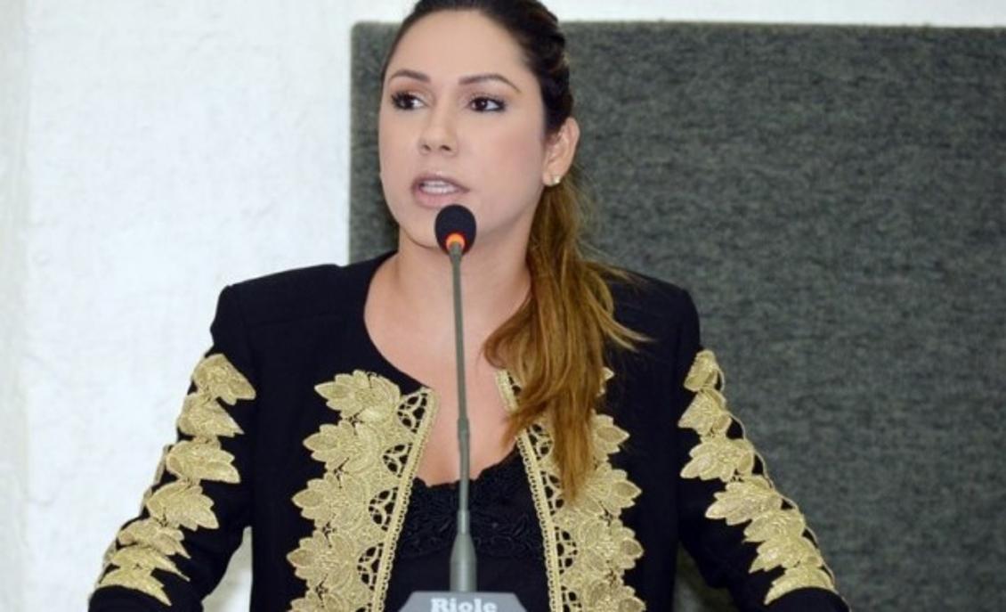 Luana Ribeiro apresenta projeto para criar Procuradoria da Mulher na AL