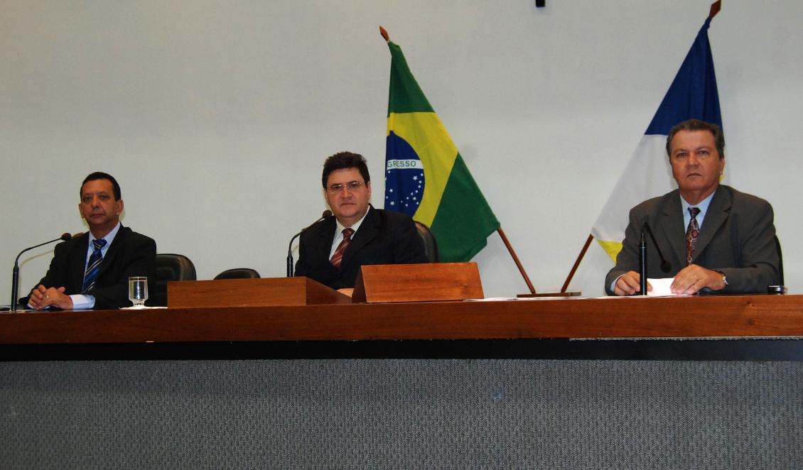 Júnior Coimbra preside sessão
