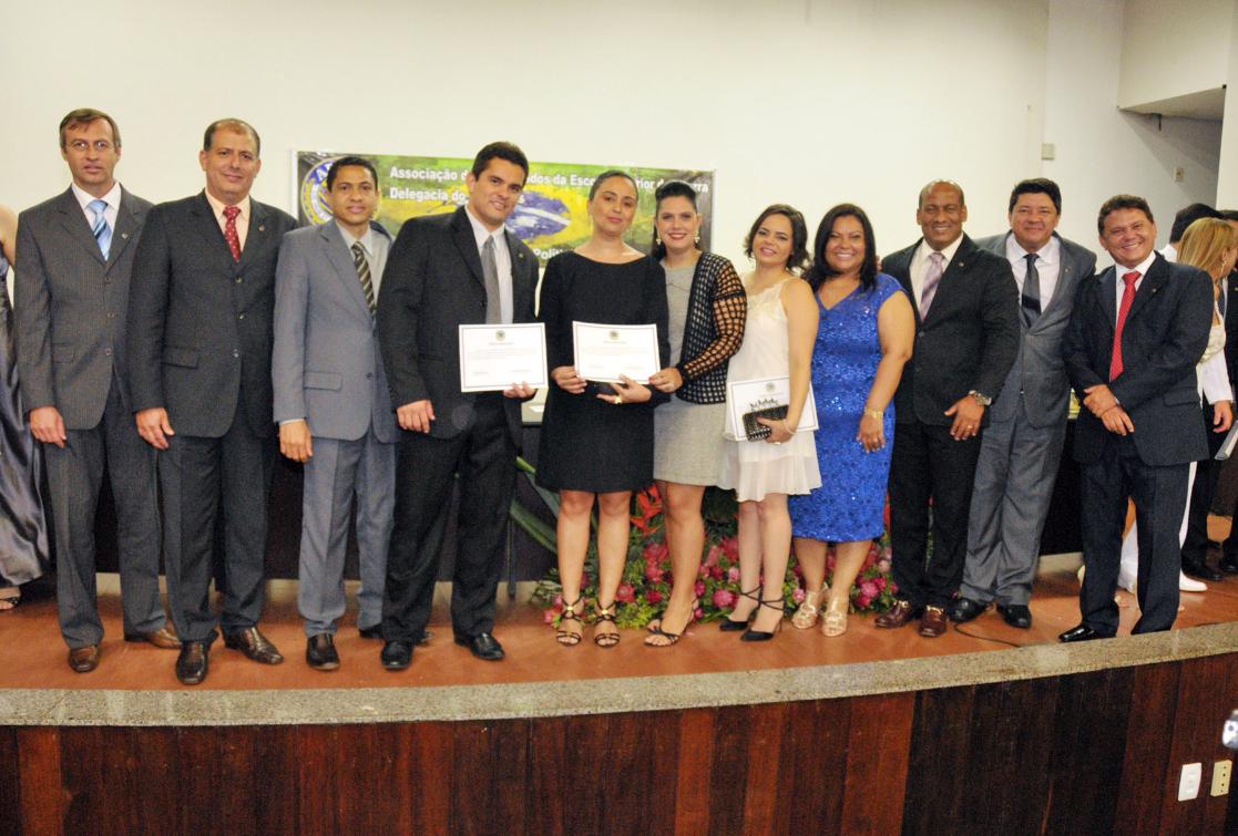 Primeira Dama do Parlamento do Tocantins entrega diploma  a formandos