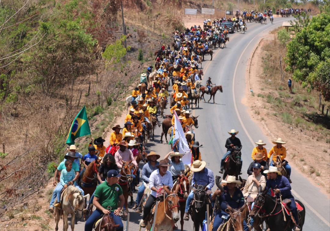 Cavalgada da Independência reuniu centenas de pessoas da cidade e região.