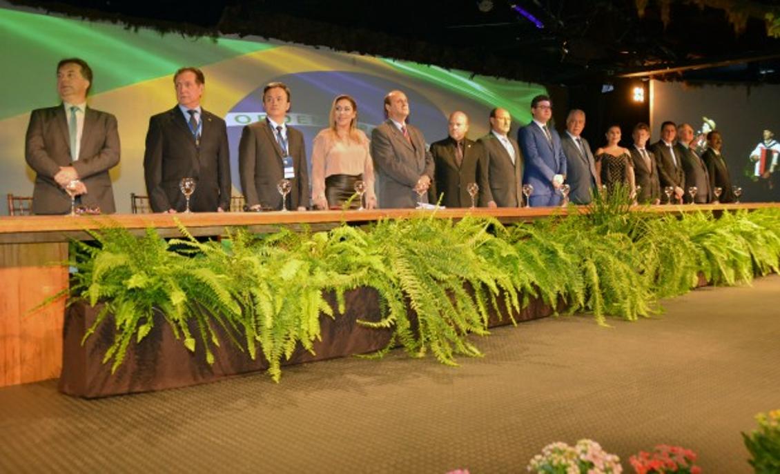 Luana representa presidentes das assembleias do Brasil na abertura da Unale