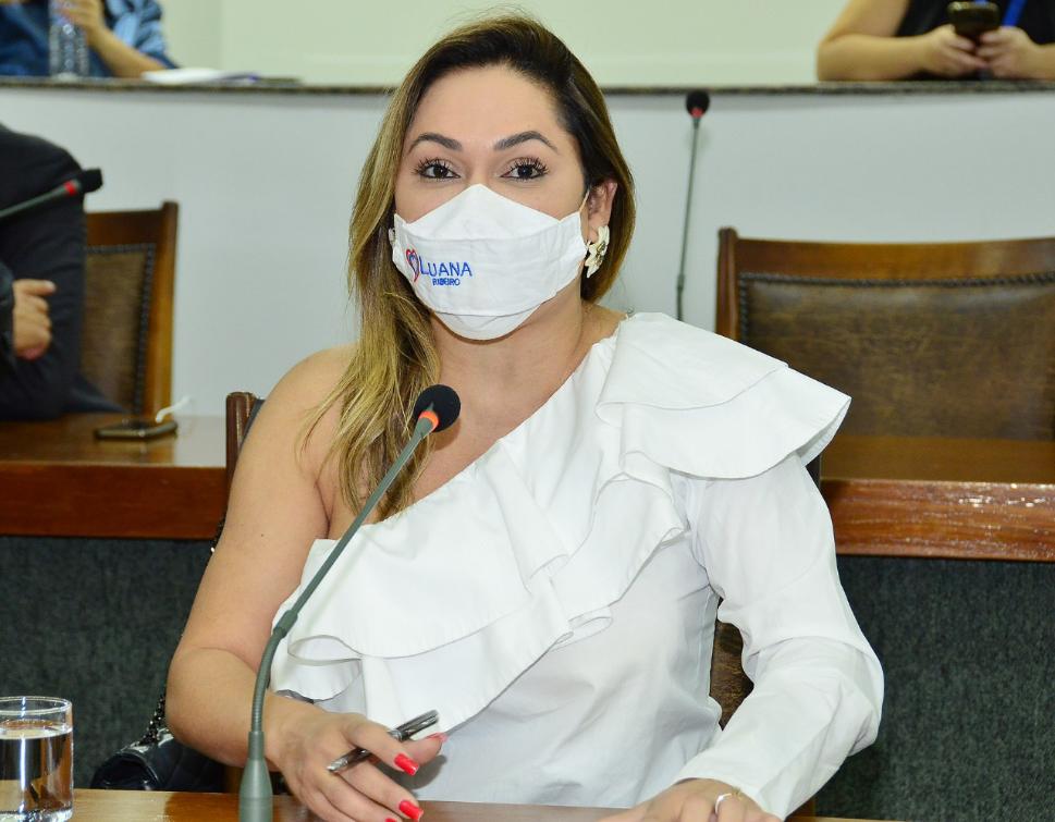 Luana Ribeiro participa de sessão que reabre os trabalhos da Assembleia Legislativa.