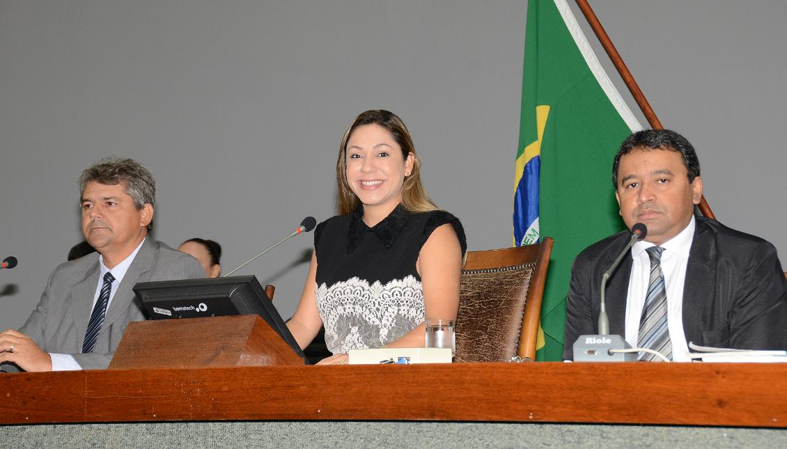 Luana Ribeiro preside sessão que aprovou aposentadorias incentivadas no TCE