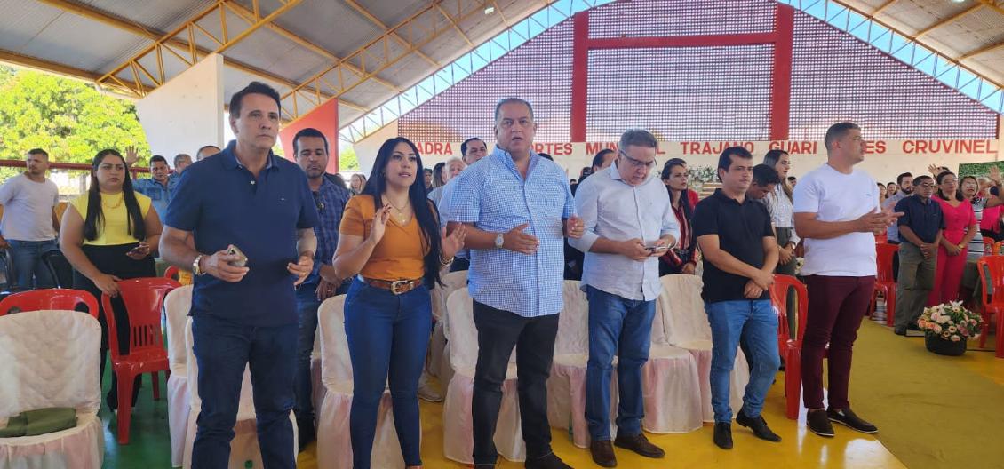 Janad Valcari em evento de comemoração do aniversário de Talismã