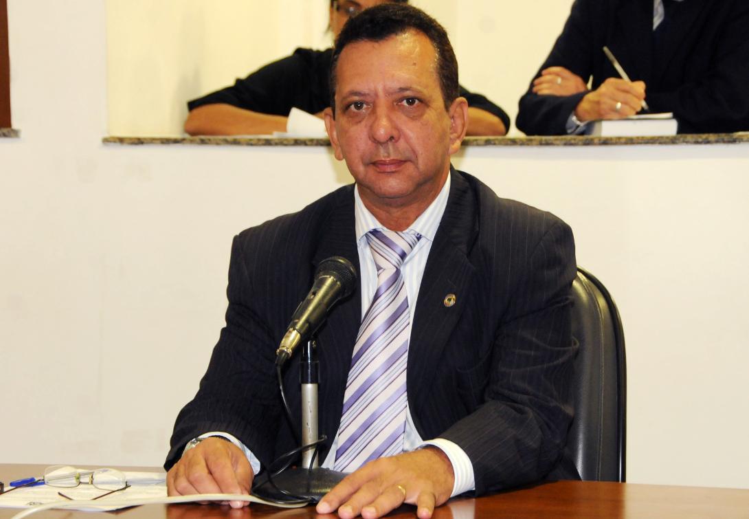 Toinho Andrade pede urgência em obras de colégio