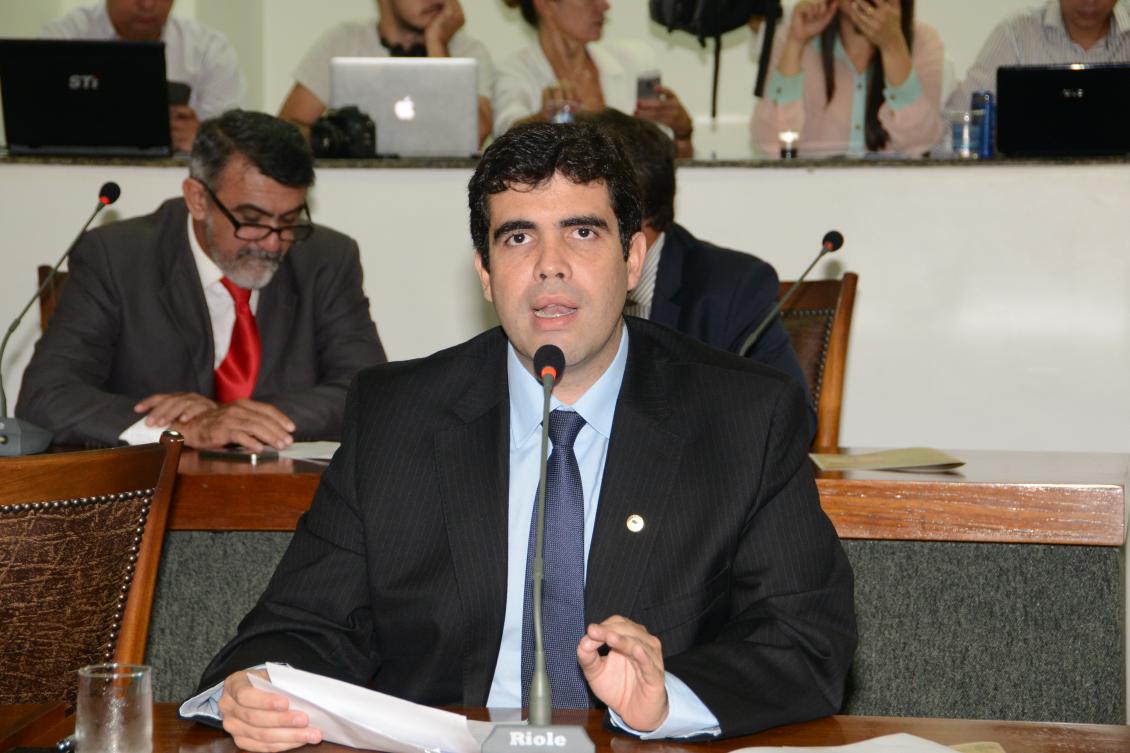 Deputado Ricardo Ayres quer acabar com promoções excepcionais na PM