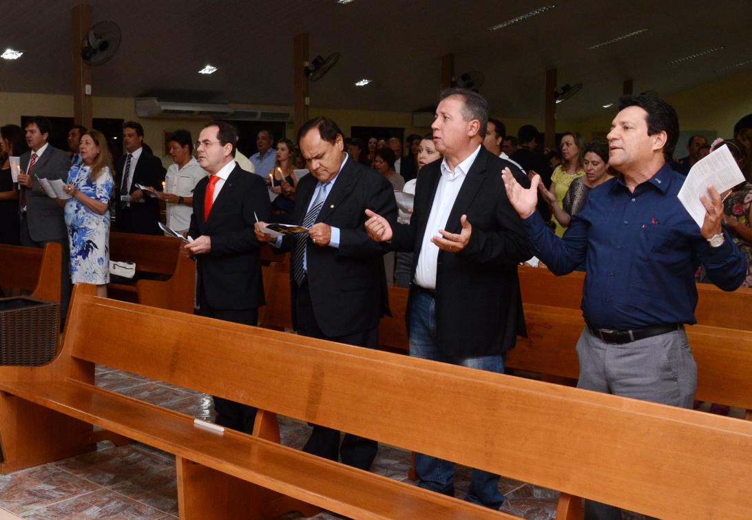 Damaso participa de missa na capital