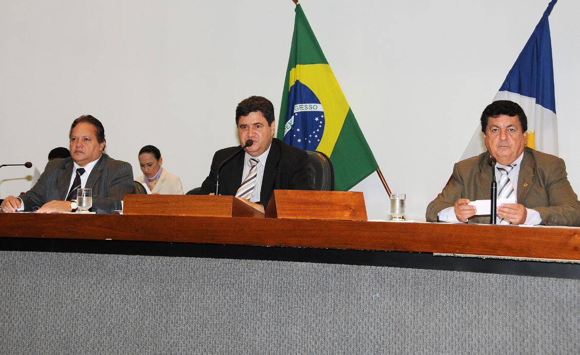 Júnior Coimbra preside Mesa Diretora desta terça