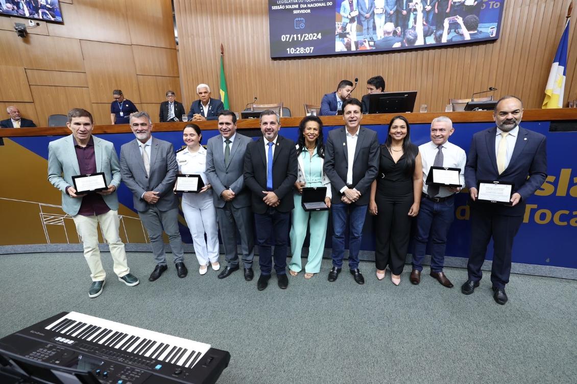 Homenageados recebem honraria pelo contribuição significativamente ao serviço público tocantinense.