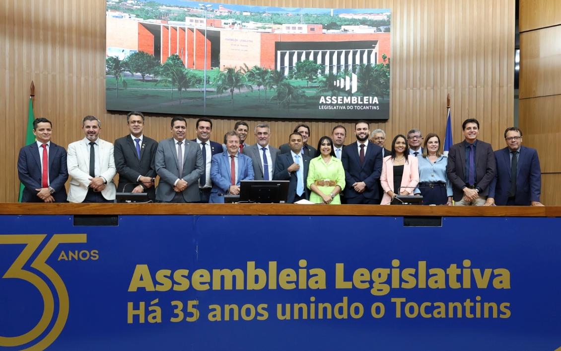 berta ao público, a solenidade começará às 8 horas, no Plenário da Casa, Antônio Pesconi