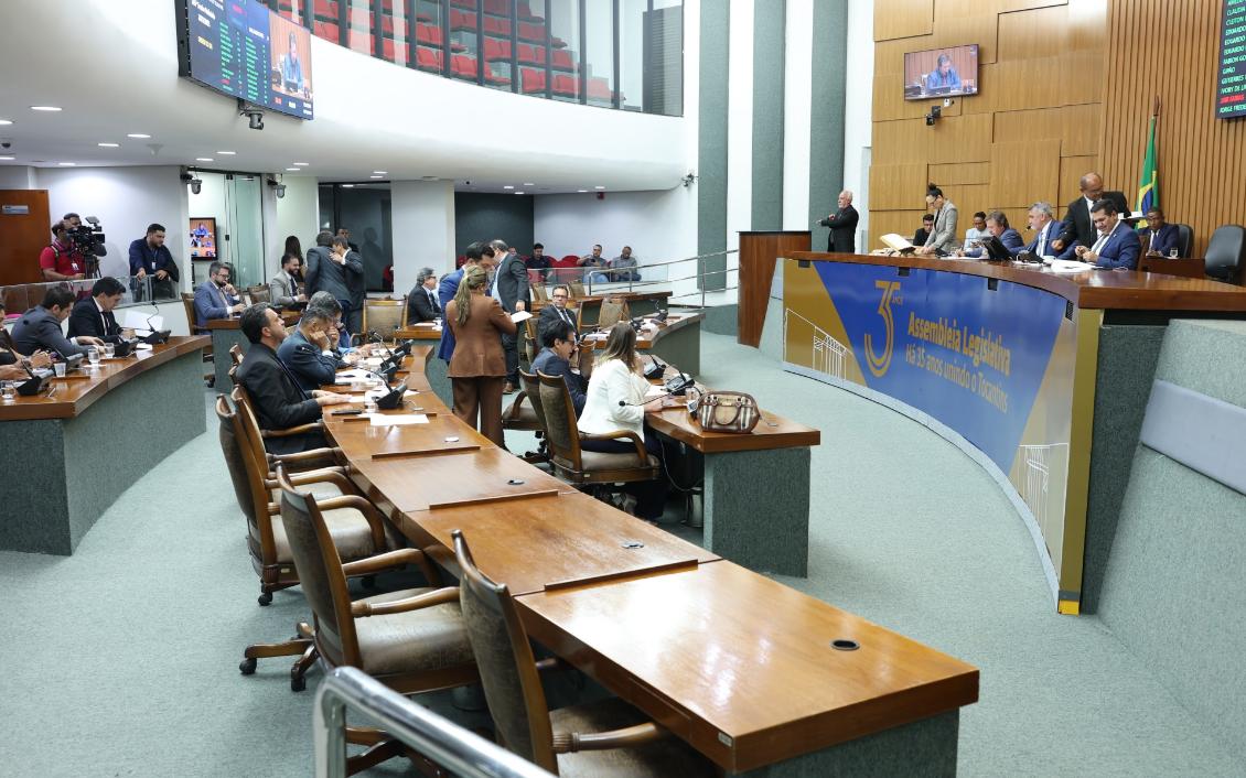 A PEC obteve o voto favorável de 19 deputados