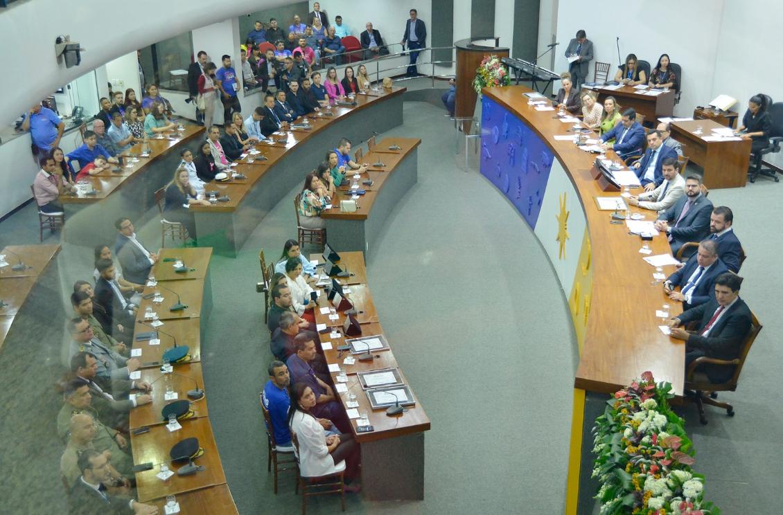 Solenidade foi realizada no plenário da Casa, nesta quinta-feira, 30