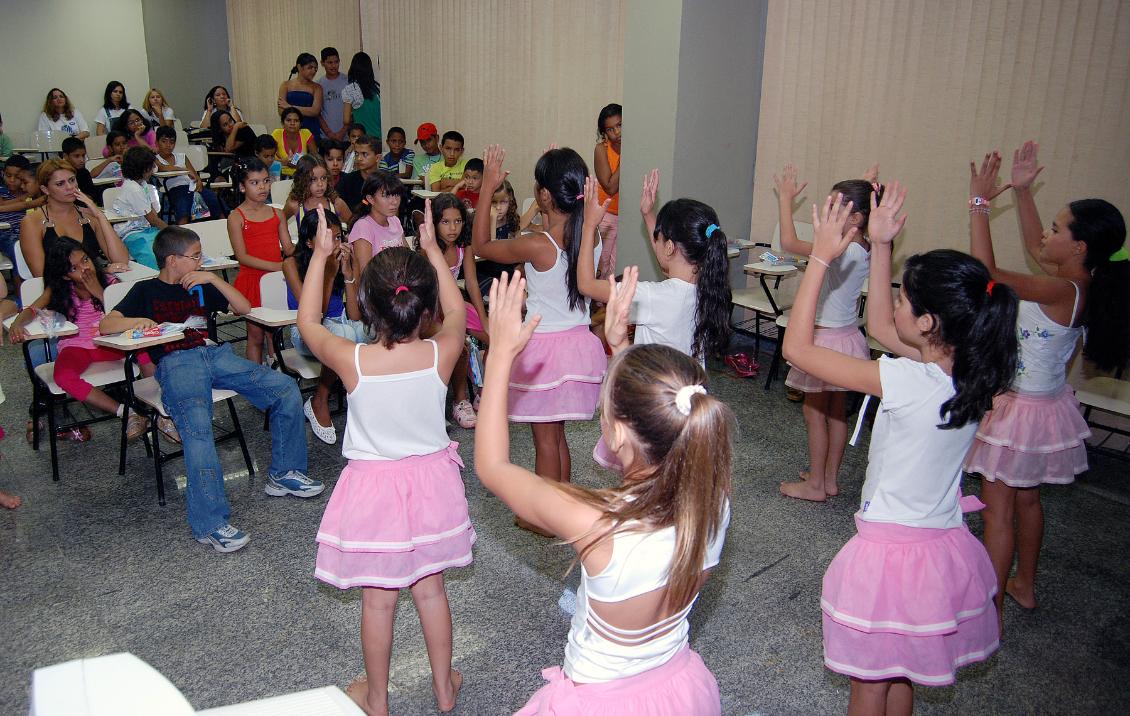 Apresentação de crianças durante o evento