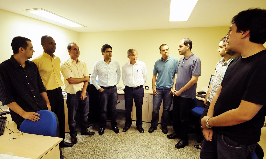 Presidente Moreira visita sala da Informática