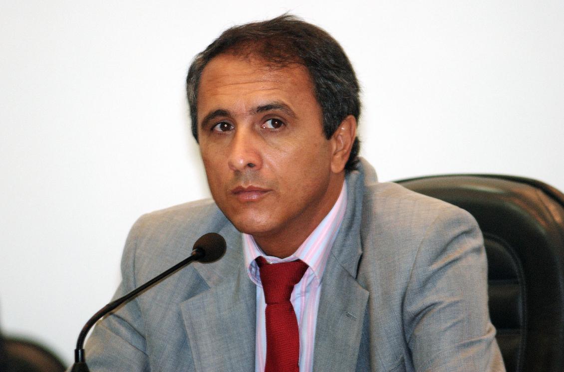 Presidente Carlos Gaguim, autor dos projetos