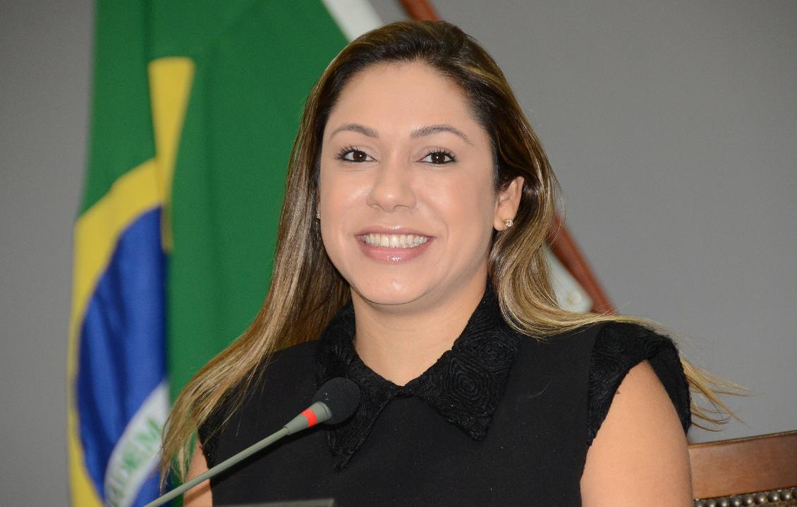 Luana Ribeiro quer bares e restaurantes com água potável gratuíta para clientes