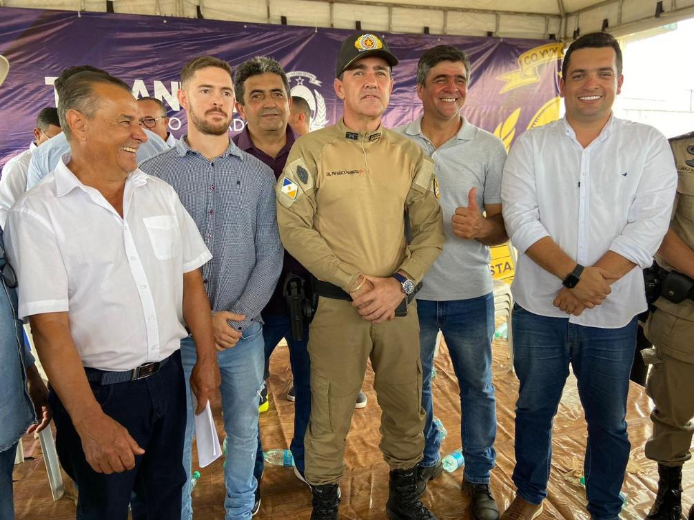 Com o prefeito de Alvorada Pauio Antônio, Vice-prefeito Terra Secae os vereadores do município