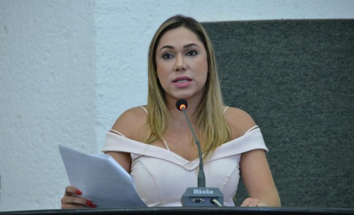 Luana Ribeiro destaca leis de sua autoria em benefício às mães do Tocantins