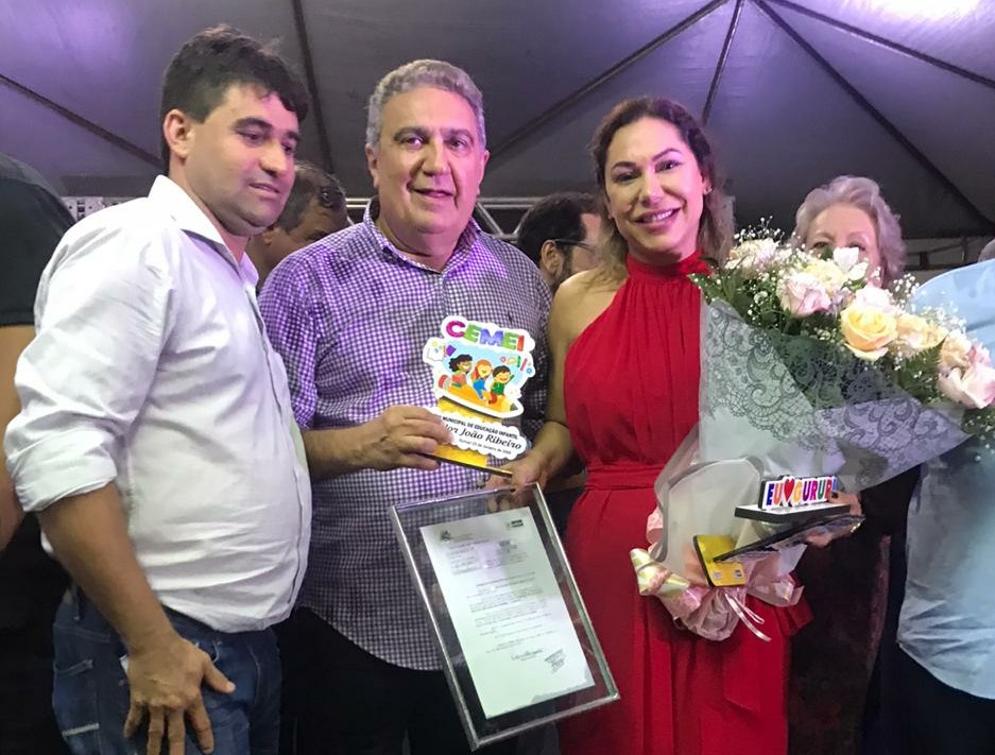 Luana Ribeiro recebeu homenagem do prefeito de Gurupi, Laurez Moreira, durante cerimônia
