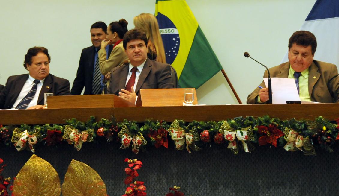 Sessão aprovou matérias na noite desta quarta