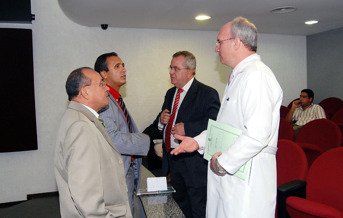 Carlos Gaguim recebe representantes de médicos