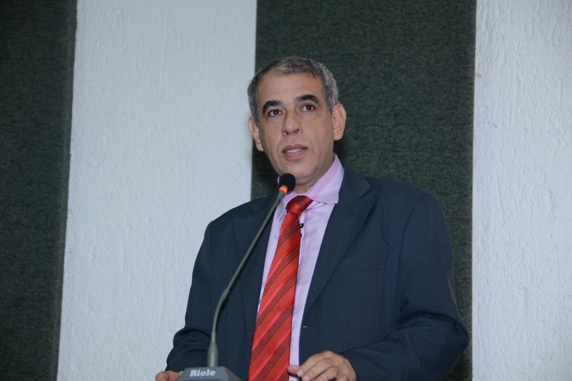 Deputado Zé Roboerto se posiciona contra a terceirização de serviços nas empresas