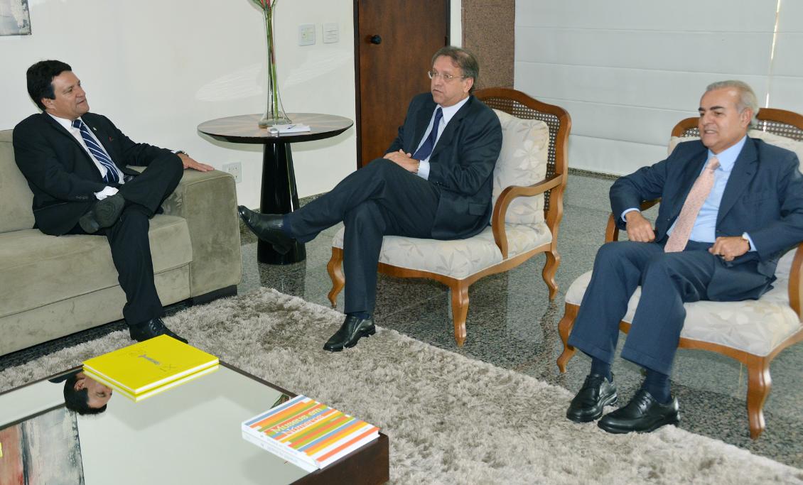 Presidente da AL e líder do governo são recebidos pelo governador Marcelo Miranda