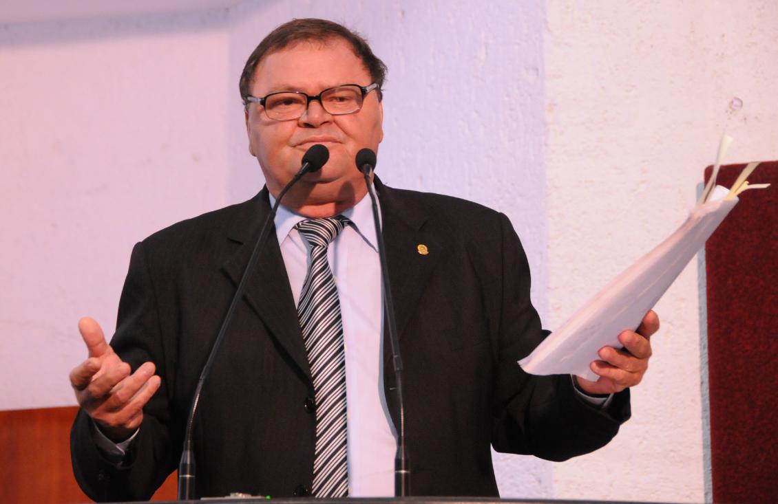 Deputado José Bonifácio (PR) discursa da Tribuna