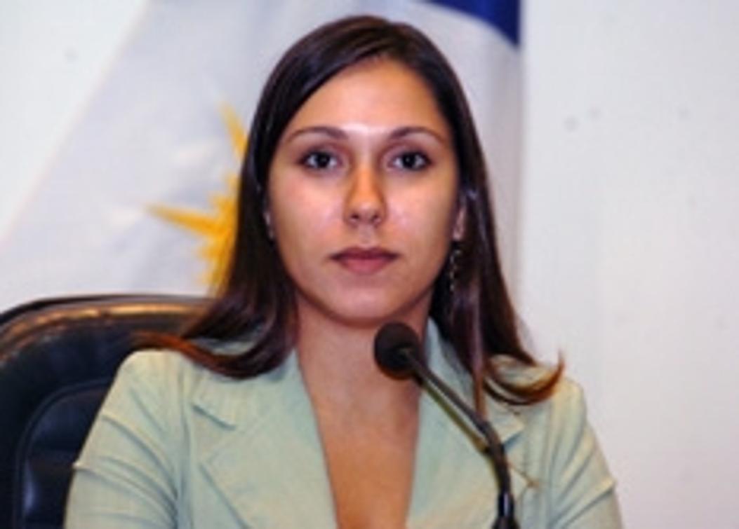 Luana Ribeiro preside sessão