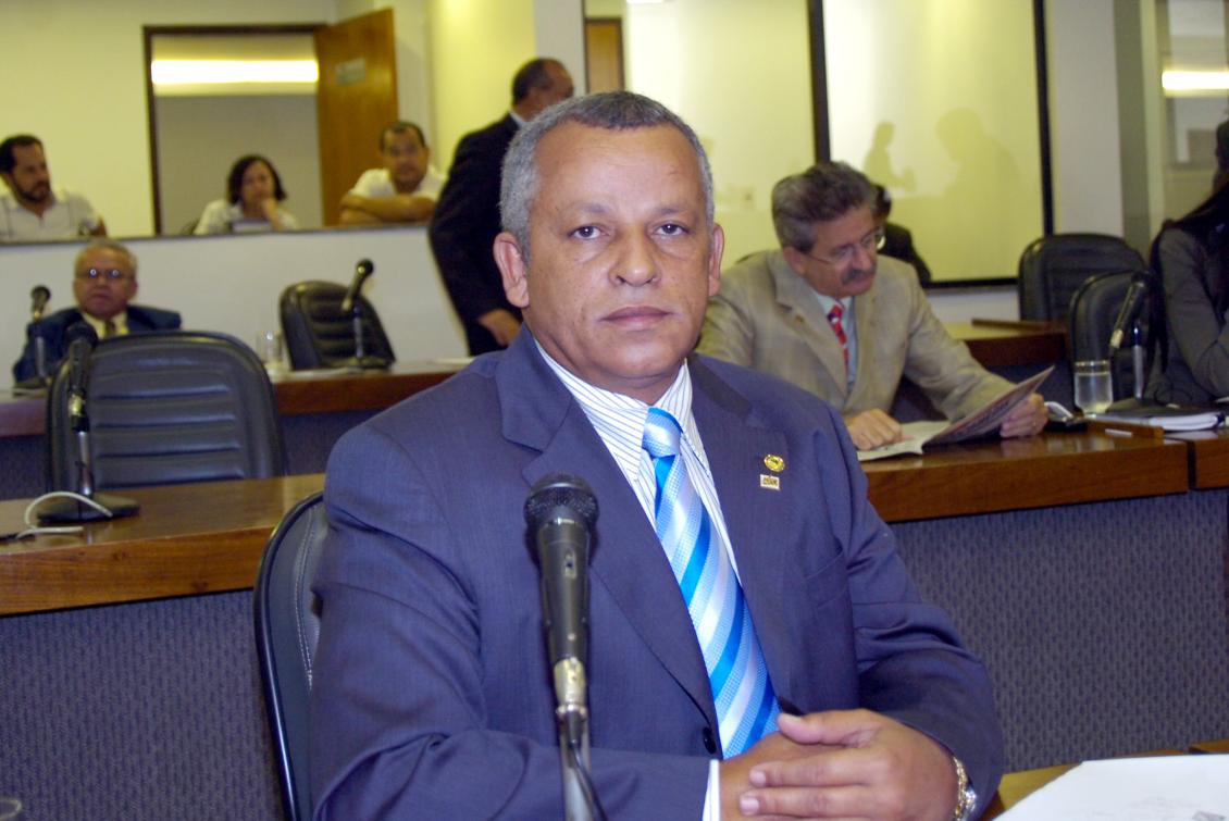 Deputado Iderval Silva lidera PMDB