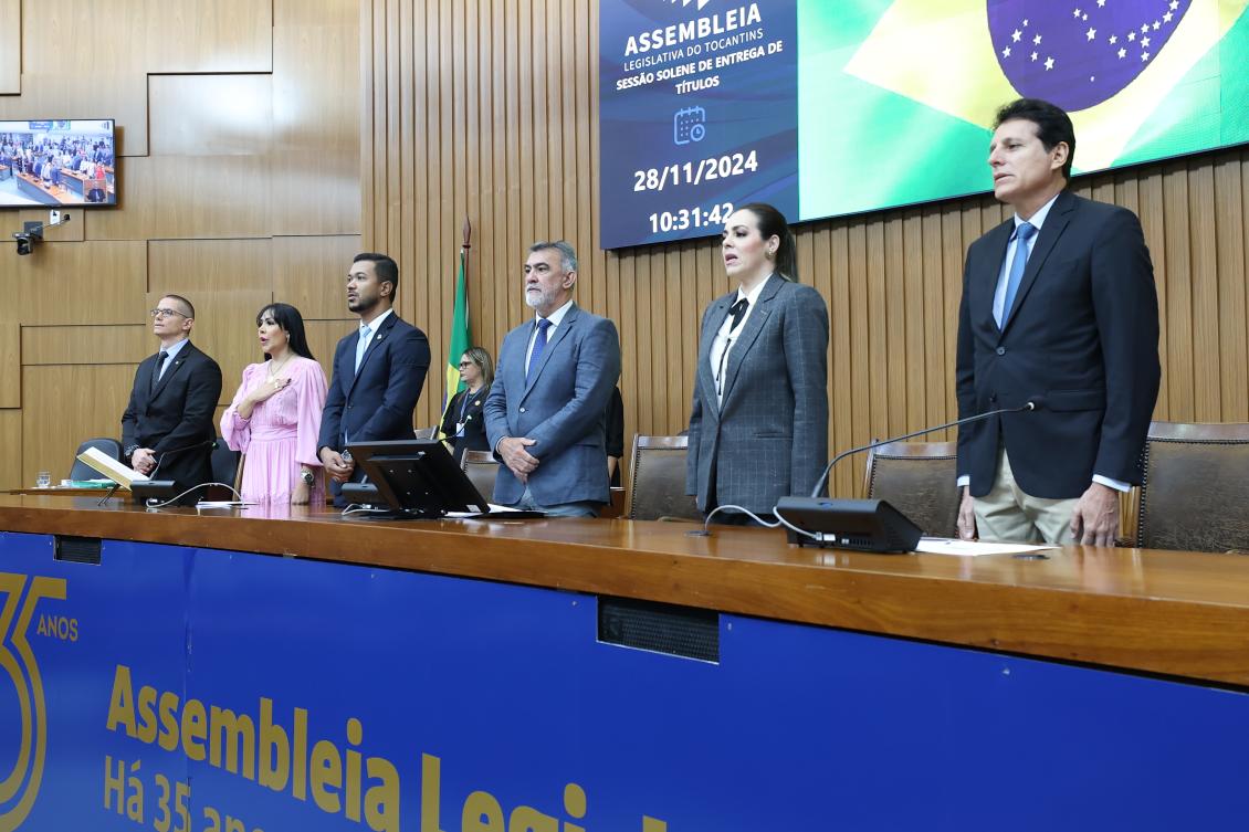 Chefe do Legislativo presidiu Sessão Solene de entrega de 17 títulos.