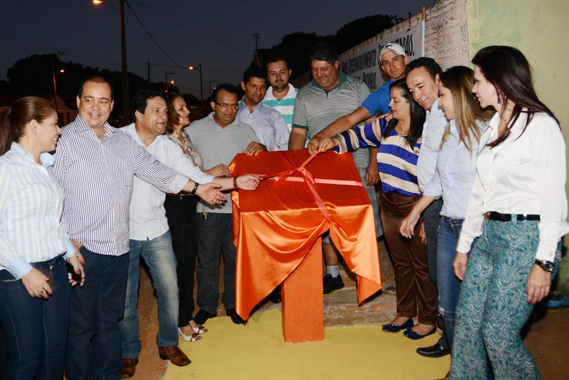 Deputados e lideranças políticas participam de inauguração de obras em Barrolândia
