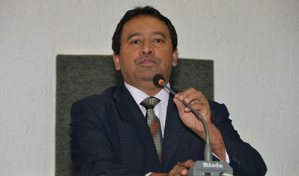 Deputado Elenil da Penha preocupado com o decreto do prefeito Carlos Amastha