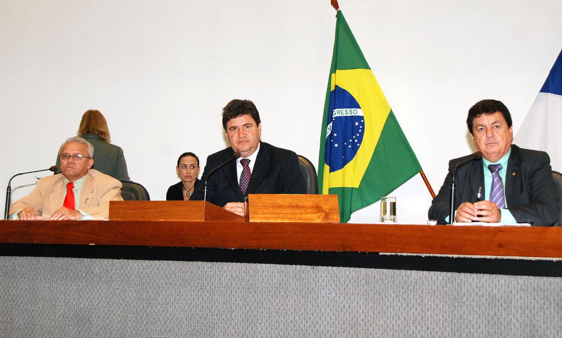 Júnior Coimbra preside Mesa Diretora