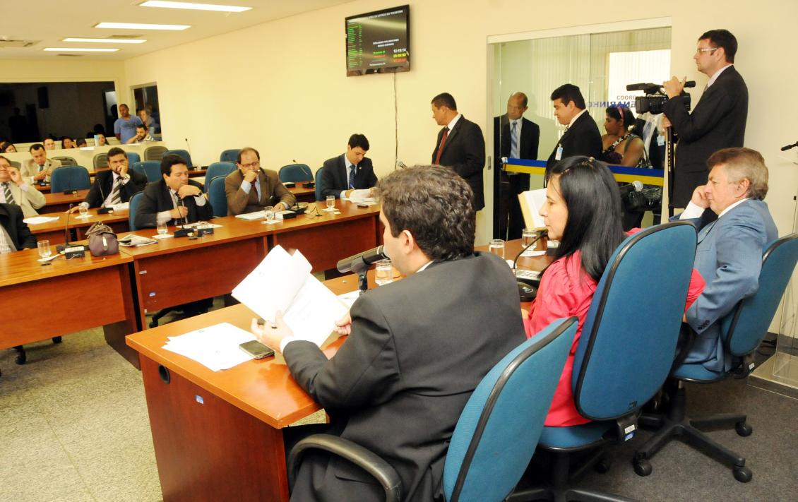 Deputados reunidos na Sala das Comissões
