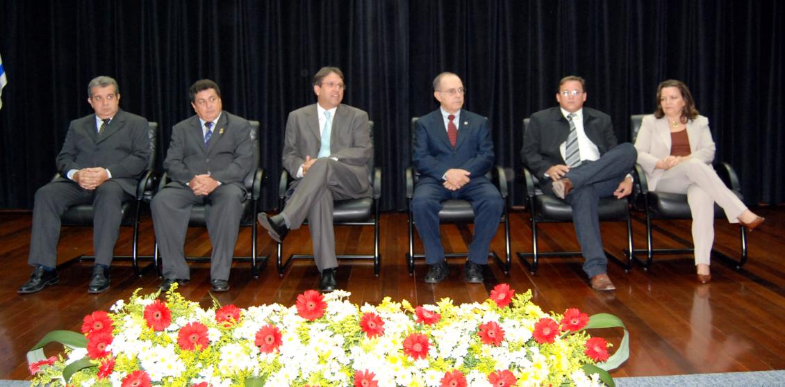 Bucar representa presidente do Legislativo