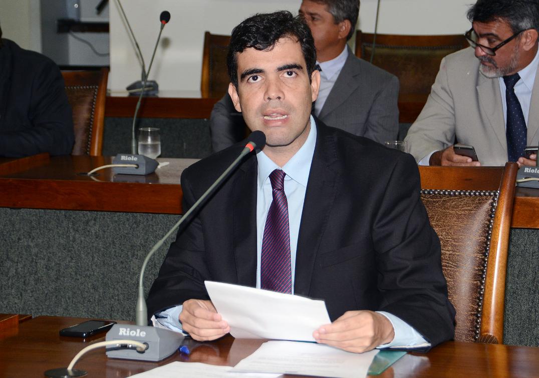 Ricardo Ayres quer a instalação de Hospital Veterinário Público em Palmas