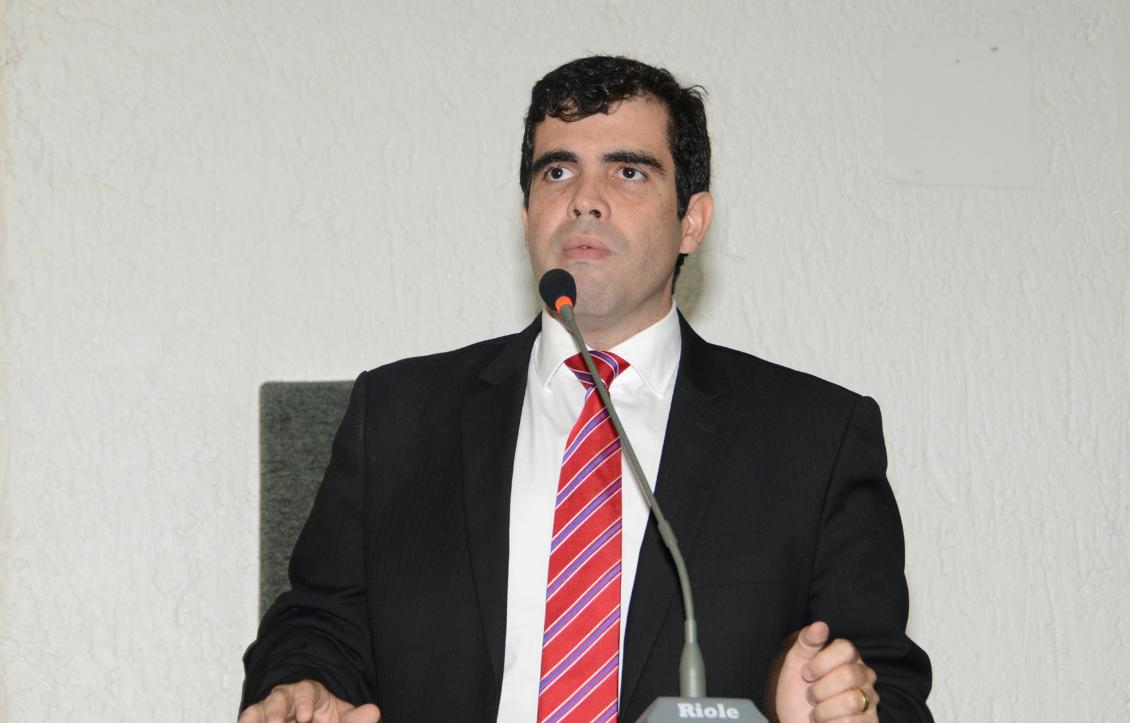 Deputado Ricardo Ayres quer mais critérios para promoção de Servidores Públicos