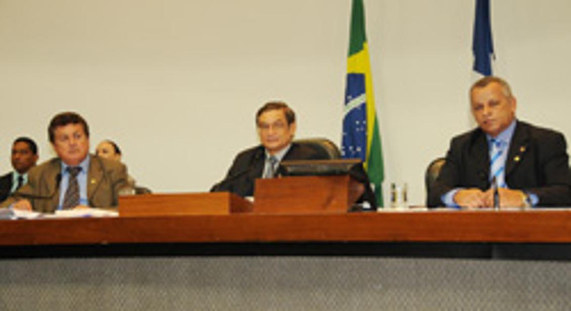 Mesa sob a presidência de Raimundo Moreira