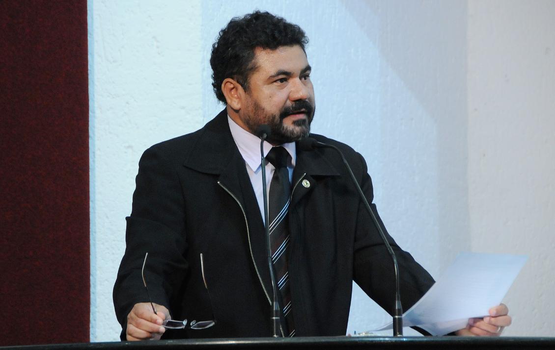 Ricardo Ayres pede sustação de decreto Executivo