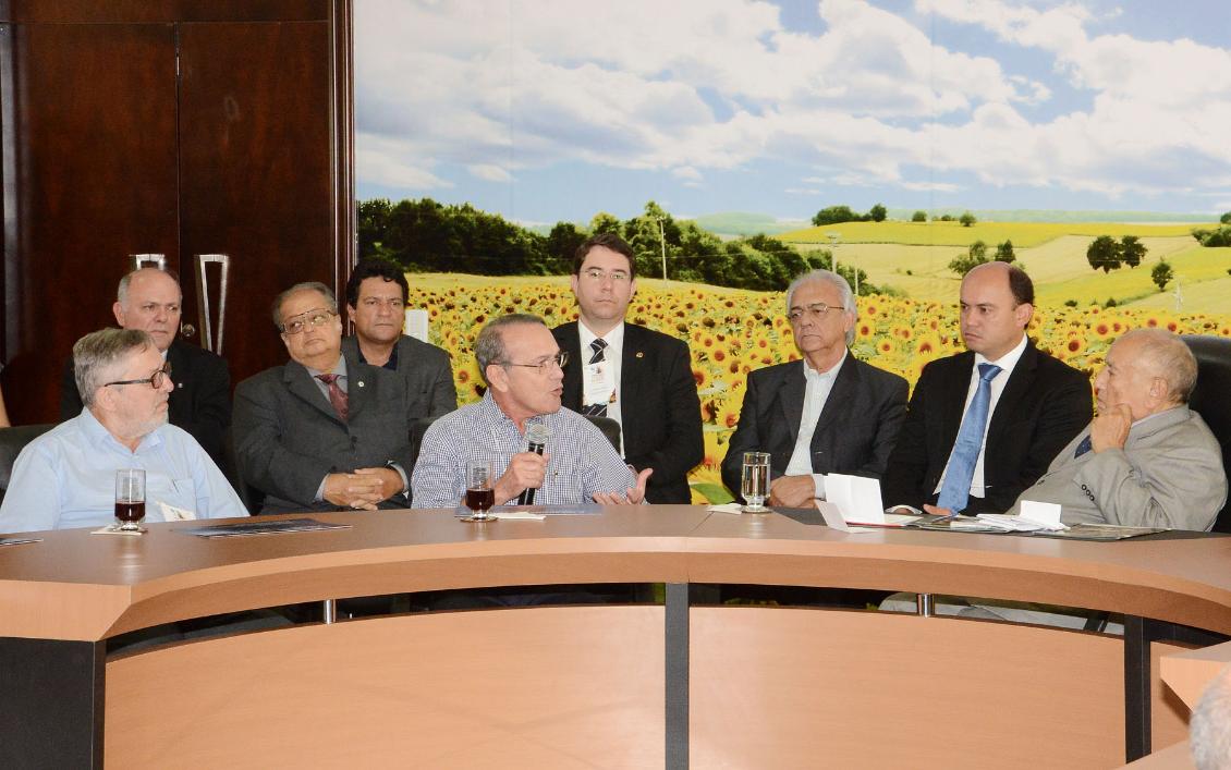 Deputados participam de recepção no Palácio Araguaia