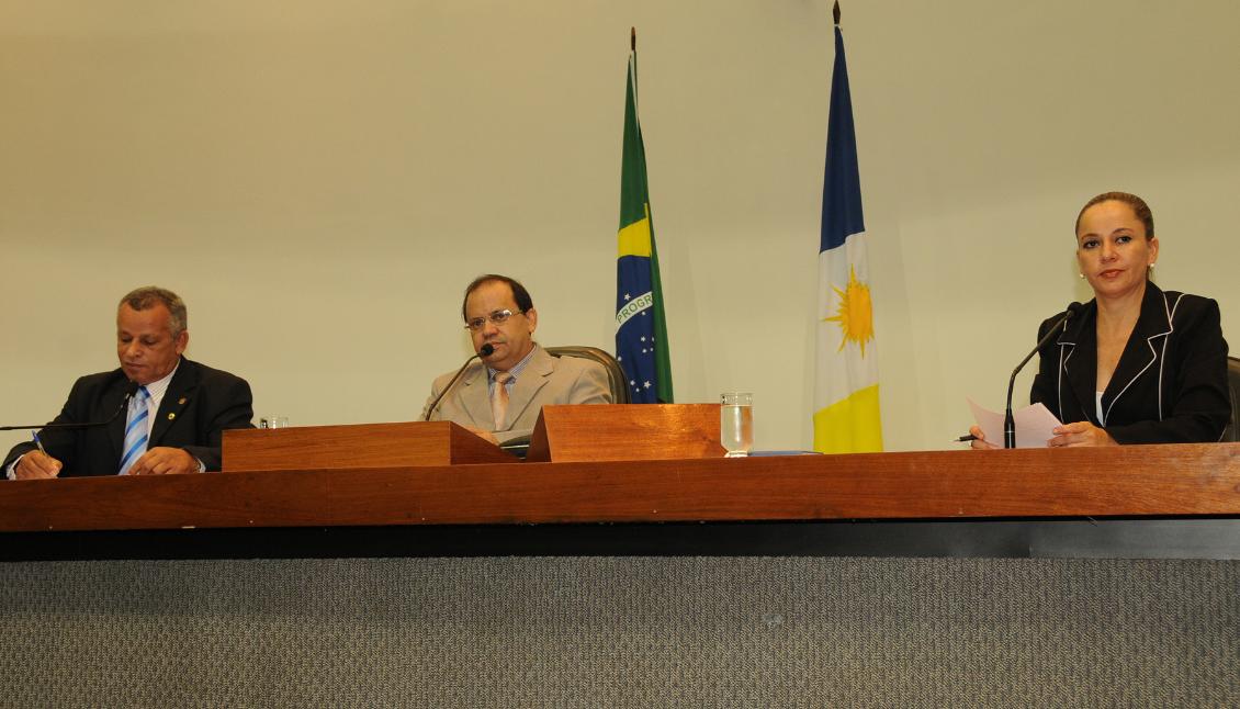 Deputado Eli Borges (PMDB) preside sessão