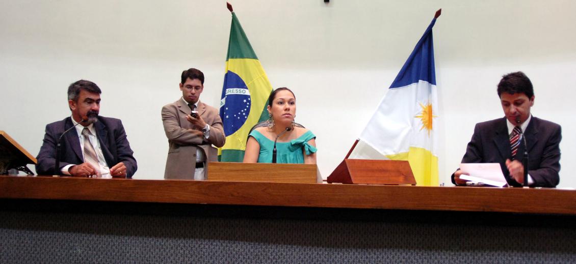 Luana Ribeiro preside Mesa Diretora