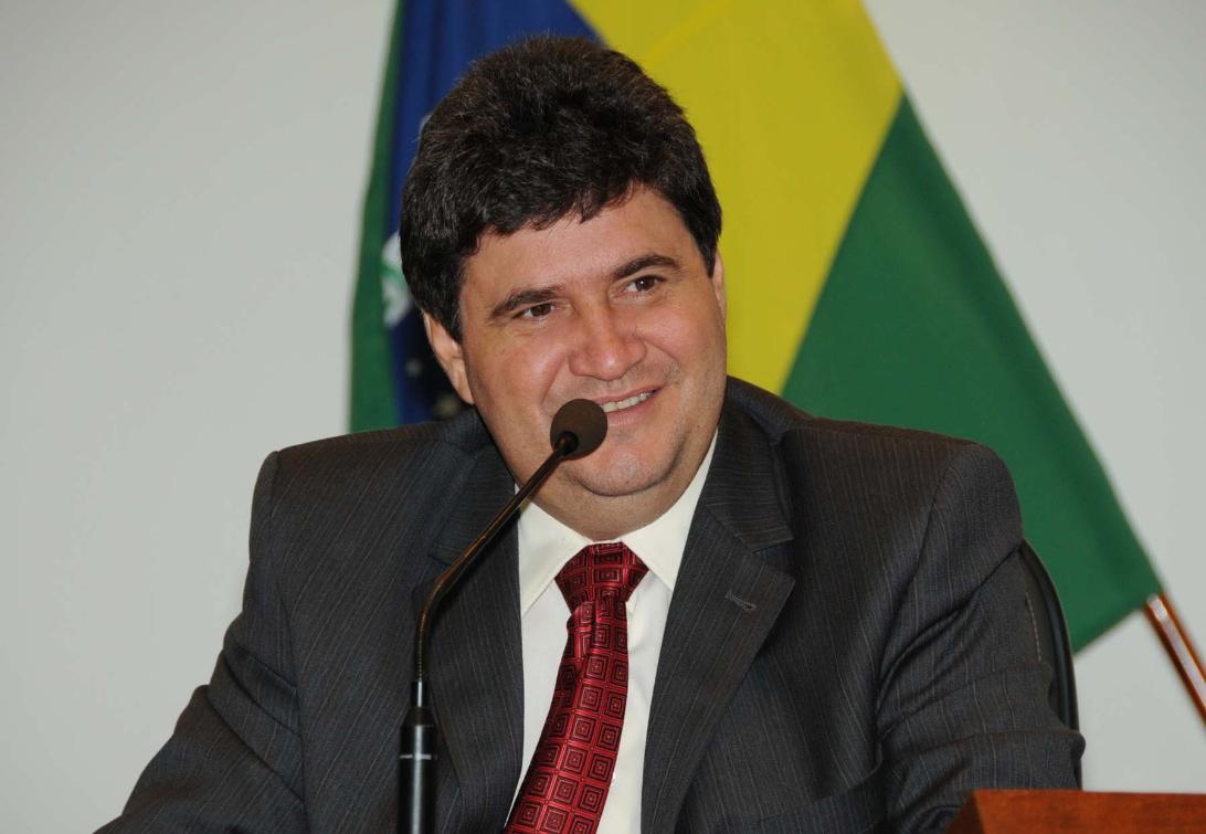 Presidente da AL, deputado Júnior Coimbra.