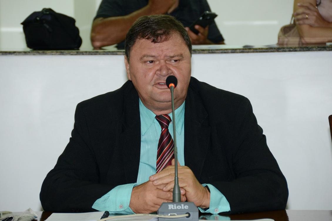 Deputado Bonifácio questiona titularidade de Ricardo Ayres em Comissões