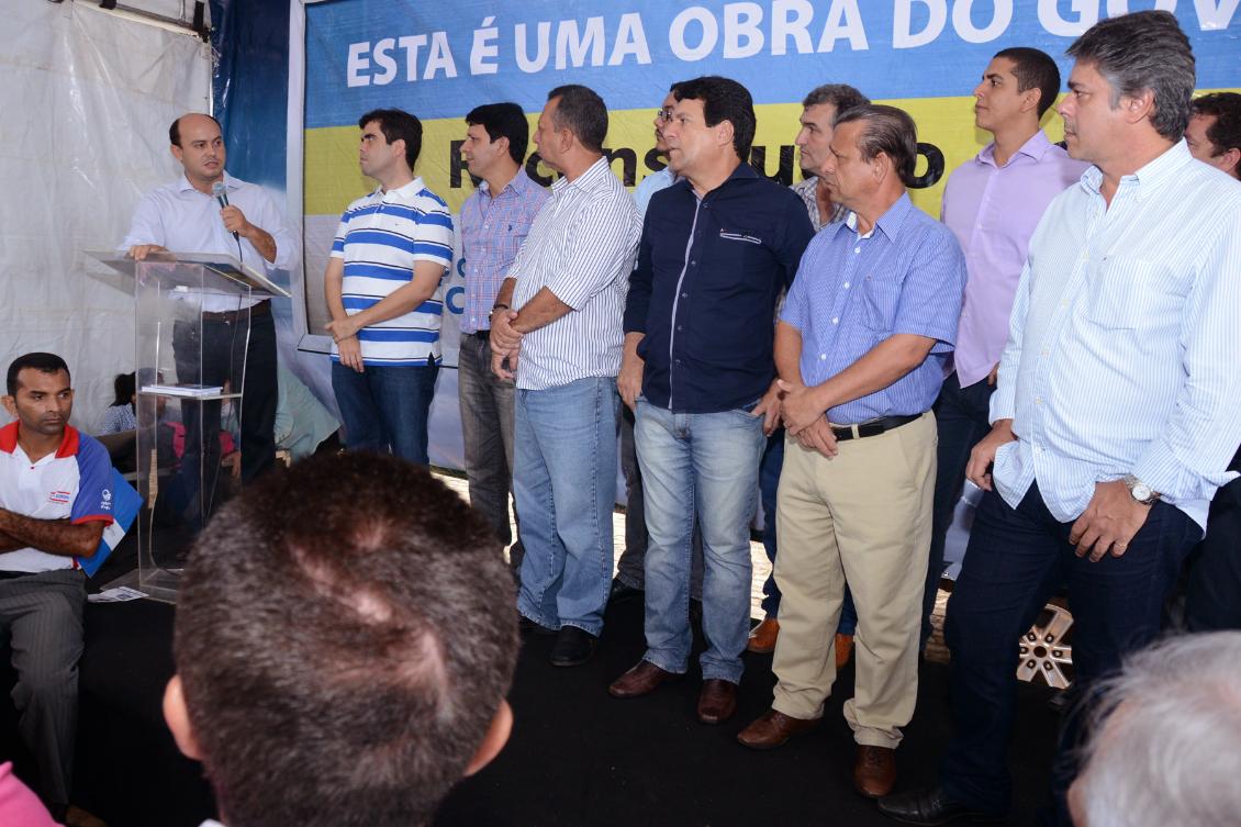 Deputados acompanham inicio de obras em Porto Nacional