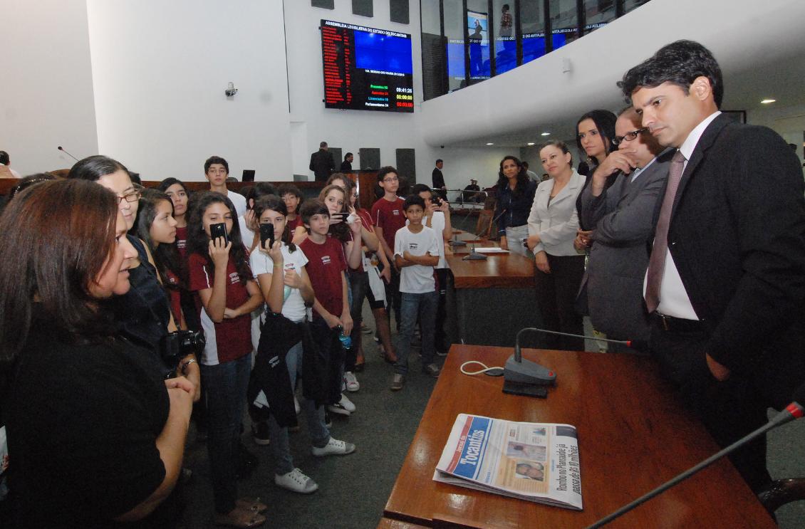 Deputados recebem estudantes do colégio Olimpo