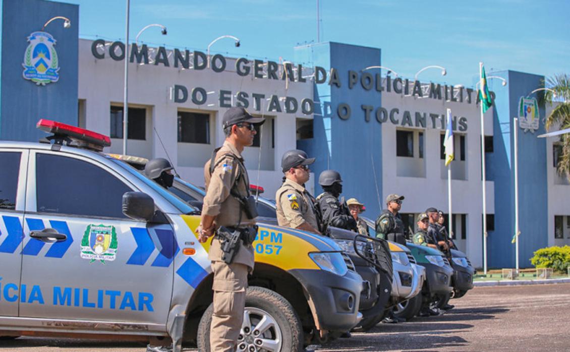 Policiais Militares na frente do Comando Geral em Palmas
